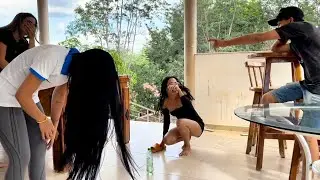 VANESSA, CHICO E SUAS AMIGAS BRINCAM DE CHINELADA