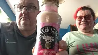 Вкусная пятница: дегустация напитков #shakenudder #rasberryriple #milkshake