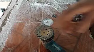 Esmerilhadeira Angular com disco rebolo diamantado