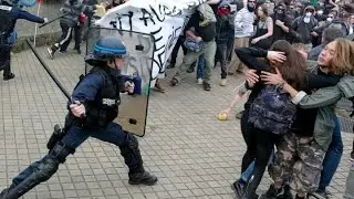 France labour reform: Second day of protests hits trains, planes, ports