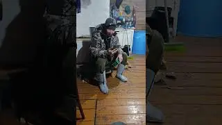 Владислав ночью принимал роды родила корова и ищет варианты название телёнка на своём новом телефоне