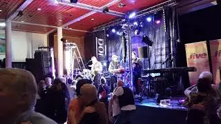 DONNEZ på Kulturens Hus i Söderhamn NonStop dans med JIVE 5 jan.-2018 TACK o KRAMIZ Killar :-)