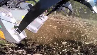mulczer FAE UMM/DT z ciągnikiem Valtra T153: rozdrabnianie pozostałości pozrębowych