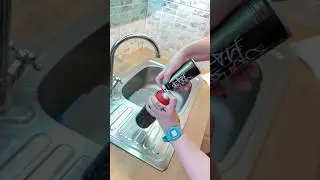 KIBI mix pours paint from HP KOBRA into pocket spray can