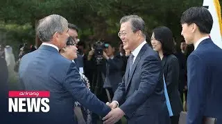 President Moon meets foreign diplomats based in Seoul at Blue House