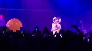 Miley Cyrus & Her Dead Petz - BB Talk - Milky Milky Milk Tour, Chicago 11-19-2015