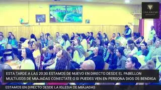 Adoradores en el culto de mujeres en directo desde Miajadas
