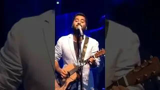 Chahun Main Ya Naa 🔥💖 Arijit Singh Live Singing in Concert | Lyrics M1 #chahunmainyanaa #arijitsingh