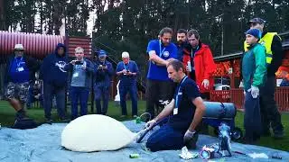 Przygotowanie do wypuszczenia balonu amatorskiego z APRS i SSTV SQ5NWI Zjazd Techniczny Burzenin '22
