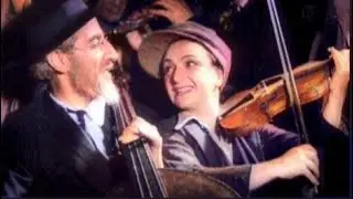 MOLLY PICON and SIMCHA FOSTEL YIDL MITN FIDL [Yiddle with the fiddle] (subtitled) ייִדל מיטן פידל