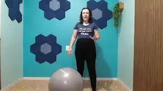 Aula de Pilates com a bola grande