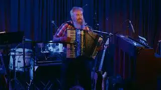 Brian Dewan sings The Beach Boys' 