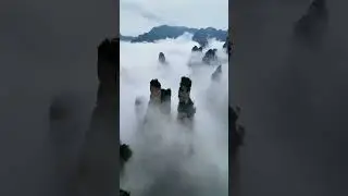 Zhangjiajie is one of the most popular and breathtaking tourist destinations in China 🇨🇳✨