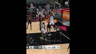 James Harden lob to Claxton !