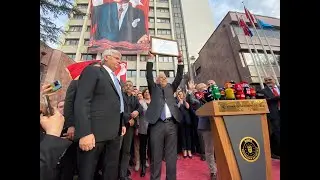 Mustafa Bozbey mazbatasını alıyor