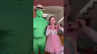 Giorgia fa nuovo balletto di TikTok con l'uomo verde! #salvoegiorgia #shorts