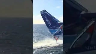 Enorme crash dessalage du maxi #trimaran par une claque #rafale de #vent #navigation