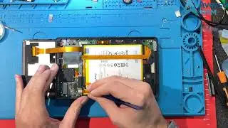Wymiana baterii w Huawei MediaPad M5 Lite 🔋 Test ładowania i startu ✅