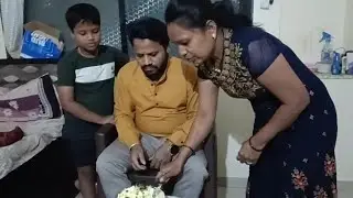 आज कार्तिकच्या पप्पाचा वाढदिवस आहे घरात केक कापला पनीरची भाजी केली लच्छा पराठा श्रीखंडाचा बेत 