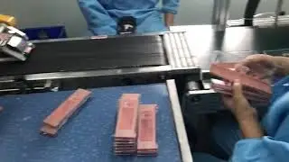 cosmetic eyeshadow palette labeling machine flat surface labeling machine in the production line