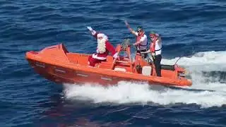 2025_12_25 Santa arrives by boat at the Azamara Quest