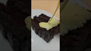 Bueno Milk Cake, Pistachio Chocolate Tart and Fudge Cake #food #dessert #chocolatecake #foodie
