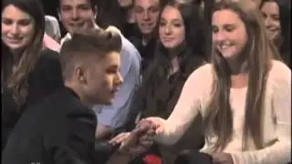 Justin Bieber on 'SNL' Flirts with Audience