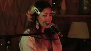 Mallou -Ahí ven o Maio- (Luís Emilio Batallán/Curros Enríquez)