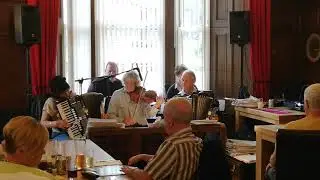 Iain MacPhail singalong two-steps