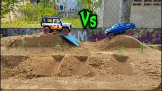  RC Defender vs RC Hilux &ndash; Extreme Off-Road Challenge on Heavy Obstacles!