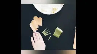 Бутончики роз из бумаги и шоколадных шариков для конфетного букета.