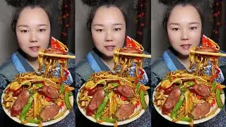 Eating Show Fried Sausages, Glutinous Rice Shoots with Spicy Papaya Shreds, Rural Spicy Food