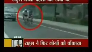 Rahul Gandhi spotted cycling in Delhi, sans security.flv
