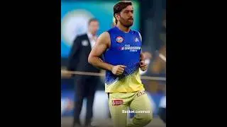 Dhoni suffering knee injury🤕#shorts#msdhoni #viral#ytshorts#subscribe#shortsfeed#trending@chennaiipl