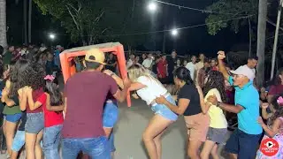 Forrózao passa por debaixo da mesa / Lívia Sales