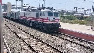 Freshly Painted SHINING WAP-5 Roars Out of Hapa 💥 | 22945 Saurashtra Mail Superfast Express