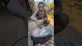 Hadzabe tribe man preparing his family lunch, So delicious food he cooks 😀😋#hadzabetribe #food