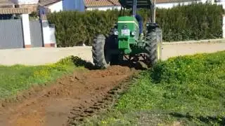 John deere 3350 haciendo prueba de trailla con cuchilla nueva / trailla test with new blade