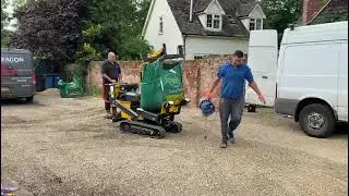 LF1000 Lifter relocating bulk bags through narrow access