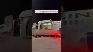Boeing 737-200 Cargo Door Closing