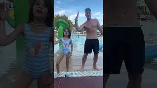 Mike e Aurora ballano na nostra nuova canzone in piscina #shrots