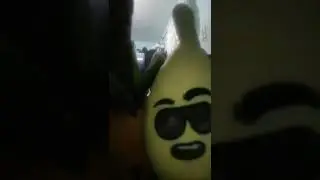 banana Flow con amigo banana Flow pi&ntilde;a punk