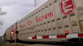 UMMMMM CP 140 w/ CP Rebuilts 8030 (ex CP 9550) & 8009 (ex CP 9534) leads 6 Automax cars by