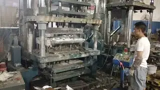 Product casting&mdash;Product removal