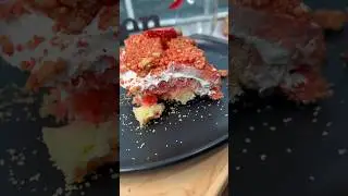 Easy Strawberry Jello Crunch Cake