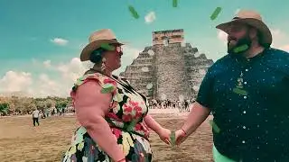Big Guy Big World Sees One of the World Wonders [Chich&eacute;n Itz&aacute; El Castillo]