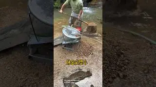 Gold panning machine in the water- Good tools and machinery can increase work efficiency