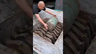 #amazing #shredding #fireextinguisher #gastank  #shreddermachine #metal #twinshaftshreddermachine