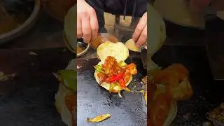 Chinese burger Stir-fried pork intestines with chili peppers