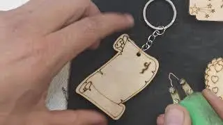 الكتابة على الميداليات الخشب بالنار